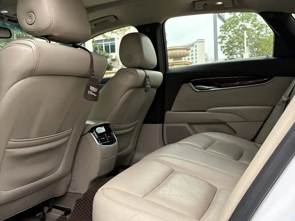 Cadillac XTS 2016 — фото 14