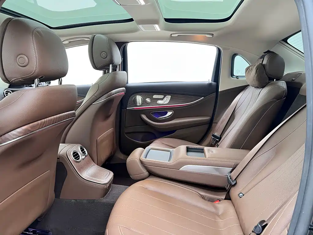 Mercedes-Benz E-Class 2023 — фото 20