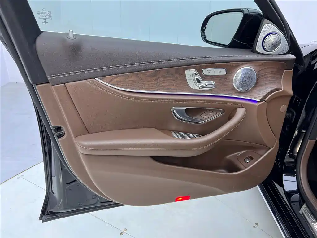 Mercedes-Benz E-Class 2020 — фото 16
