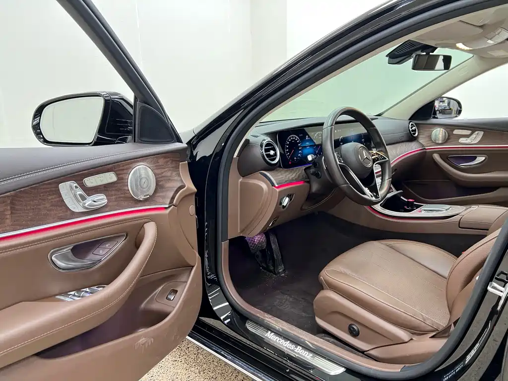 Mercedes-Benz E-Class 2023 — фото 15