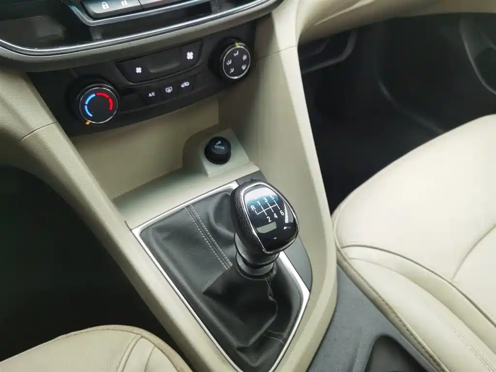 Buick Excelle 2019 — фото 13