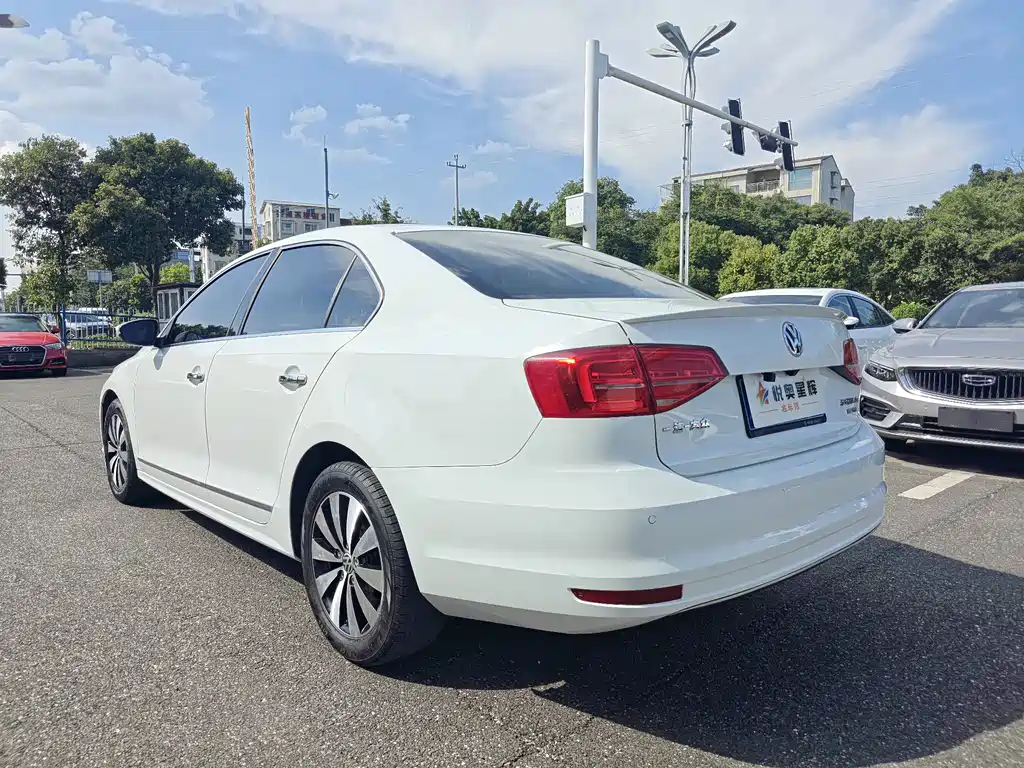 Volkswagen Sagitar 2017