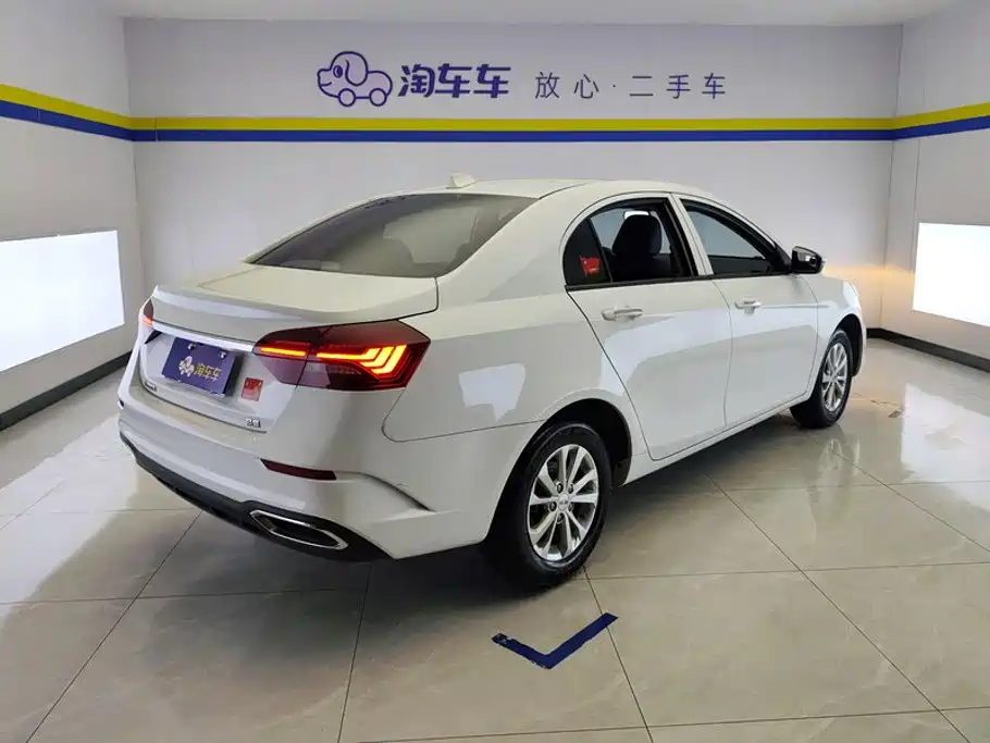 Geely Emgrand 2022