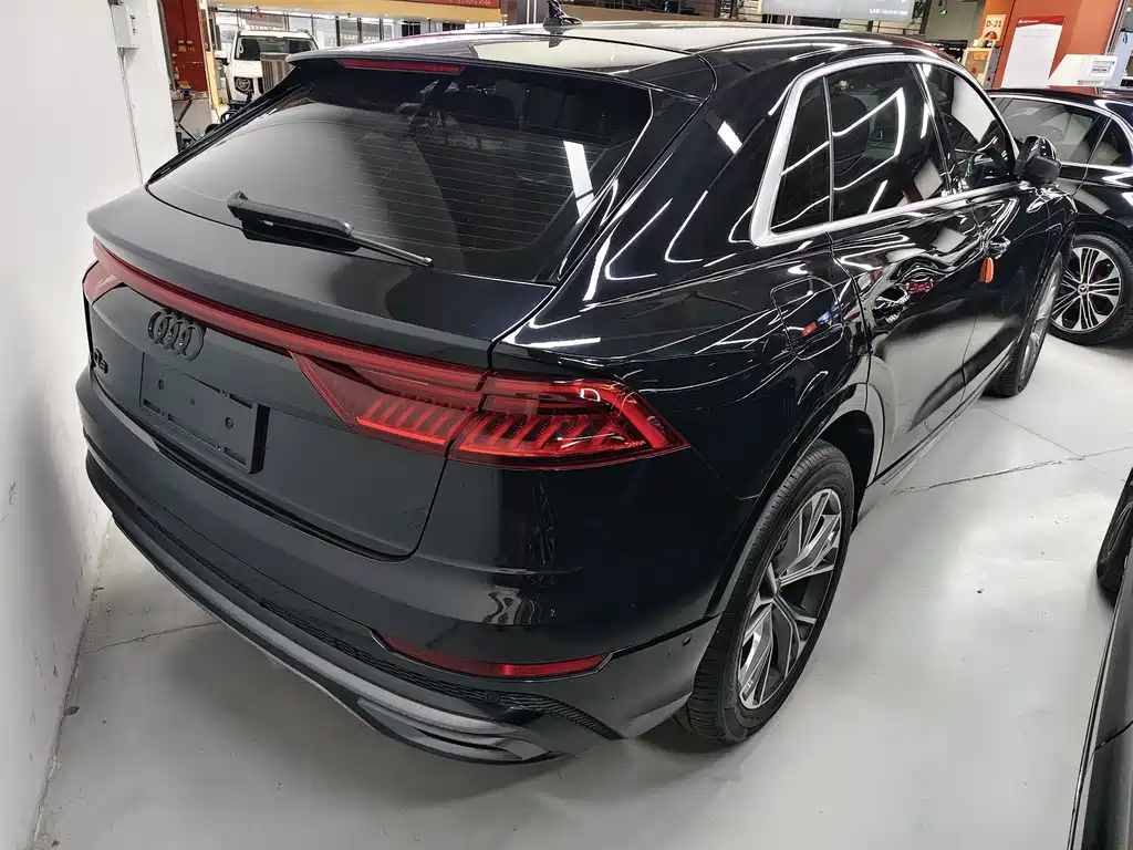 Audi Q8 2021 — фото 13
