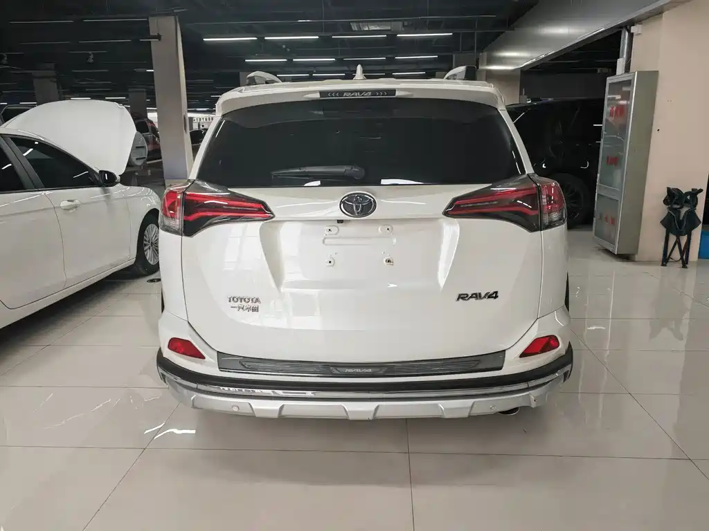 Toyota RAV4 2019 — фото 3