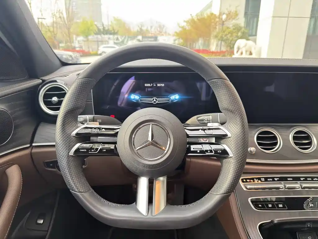 Mercedes-Benz E-Class 2022 — фото 12