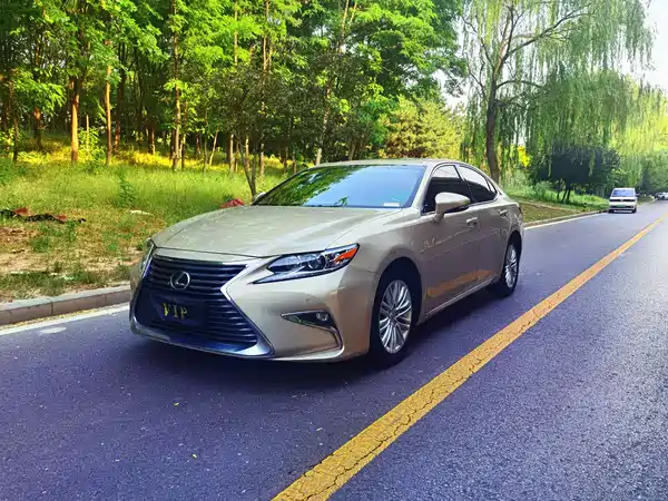 Lexus ES 2015