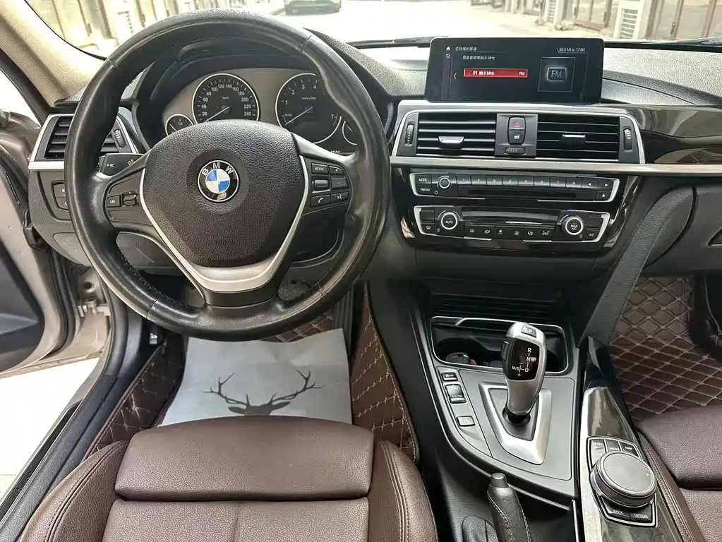 BMW 3 Series 2018 — фото 12
