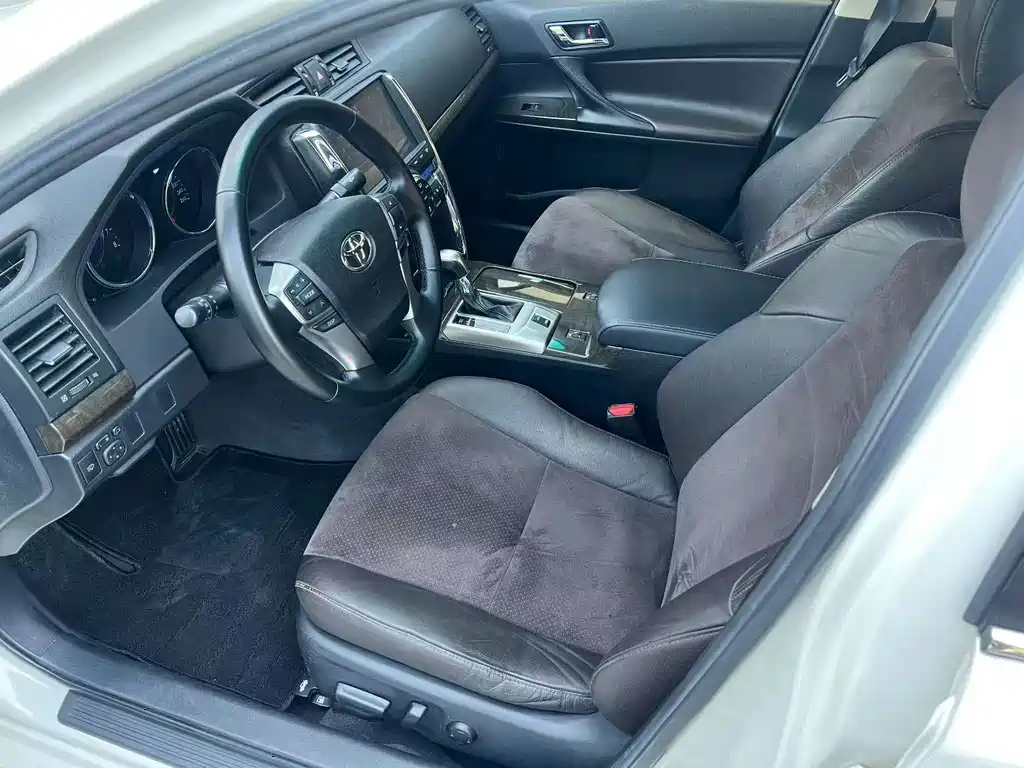 Toyota Reiz 2015 — фото 9