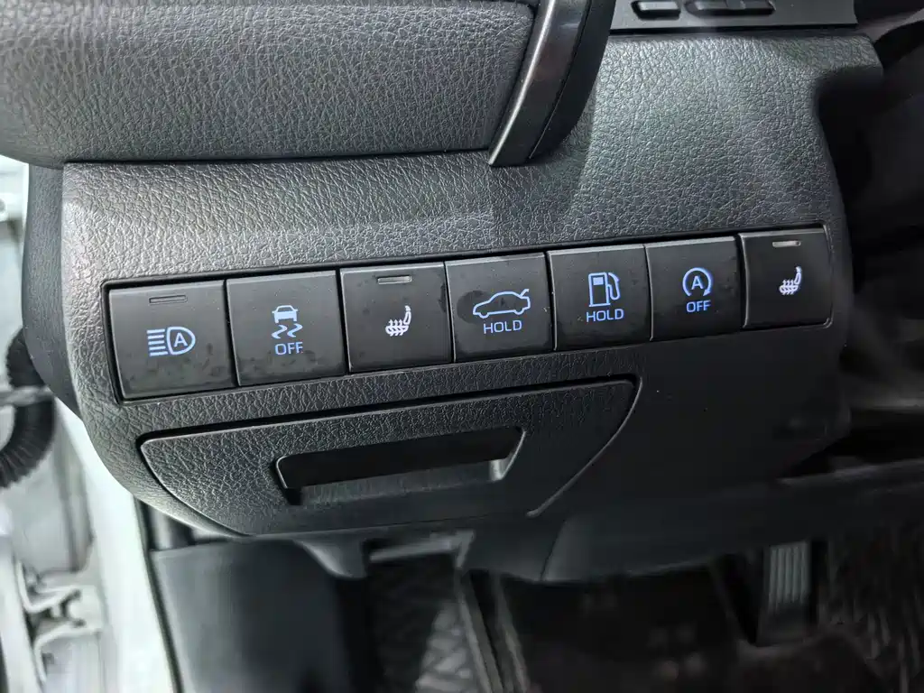 Toyota Camry 2022 — фото 12