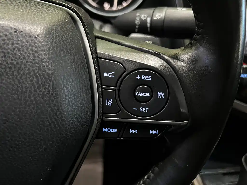 Toyota Camry 2018 — фото 16
