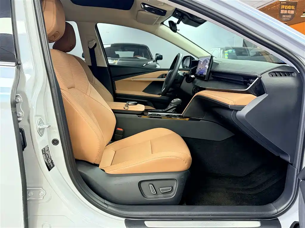 Toyota Camry 2024 — фото 12