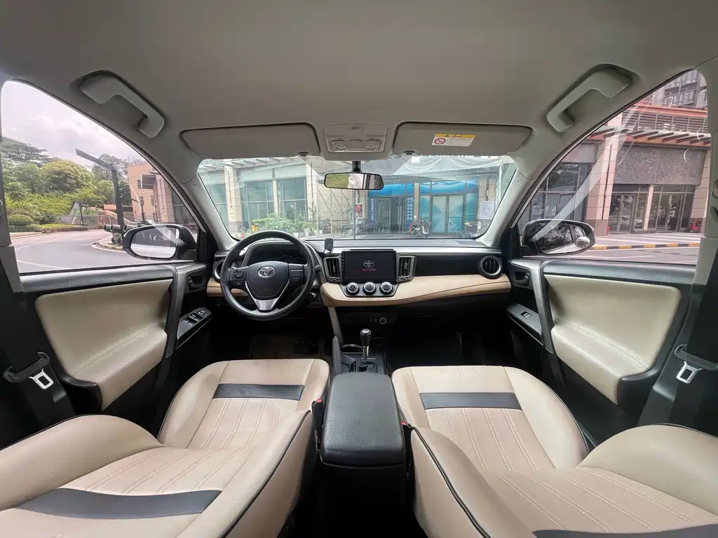 Toyota RAV4 2017 — фото 14