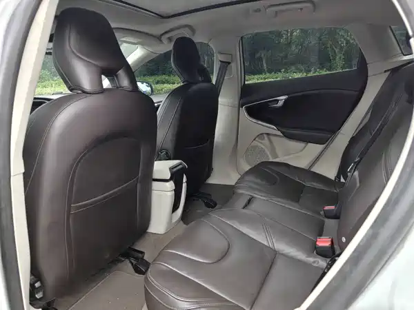 Volvo V40 2015