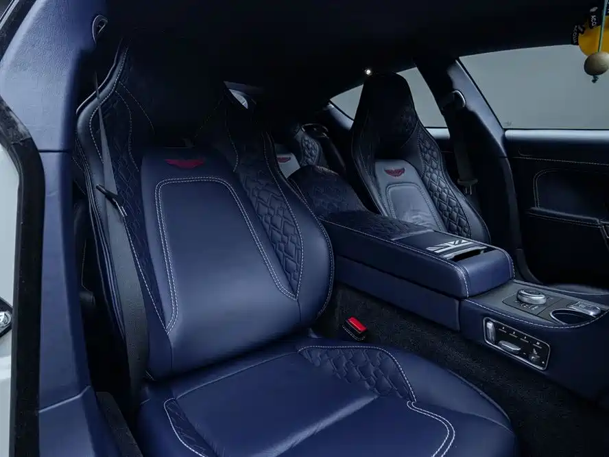 Aston Martin Rapide 2017 — фото 11