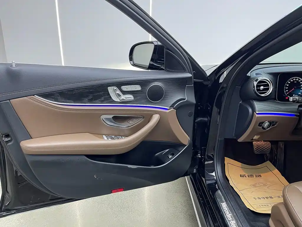 Mercedes-Benz E-Class 2023 — фото 11