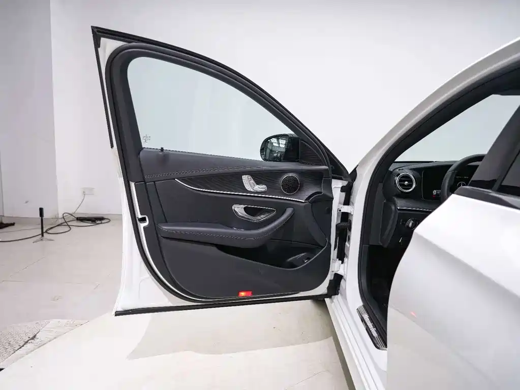 Mercedes-Benz E-Class 2020 — фото 14