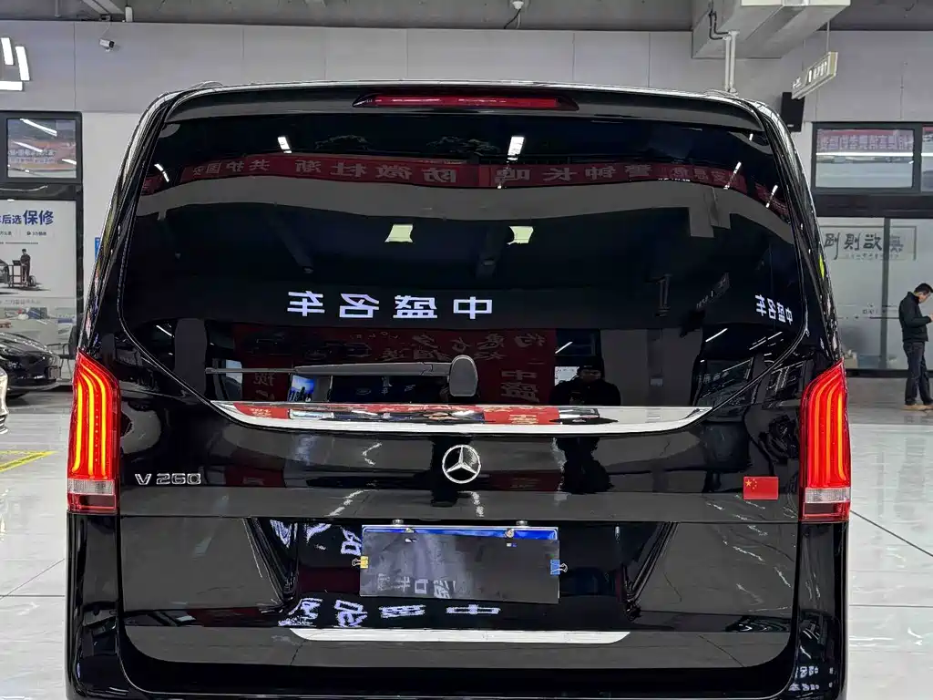 Mercedes-Benz V-Class 2021 — фото 17