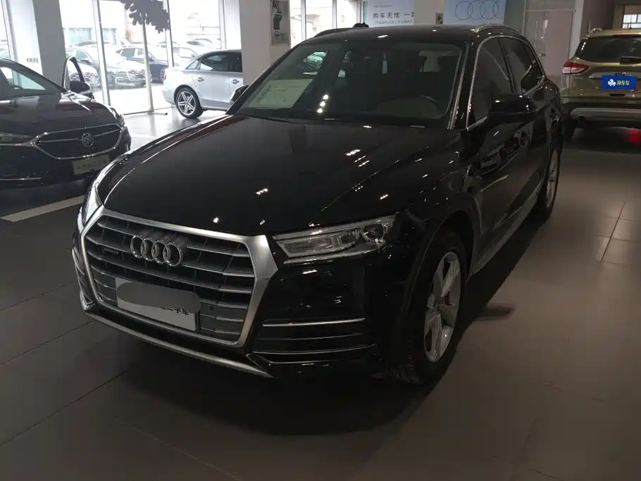 Audi Q5L 2021 — фото 1