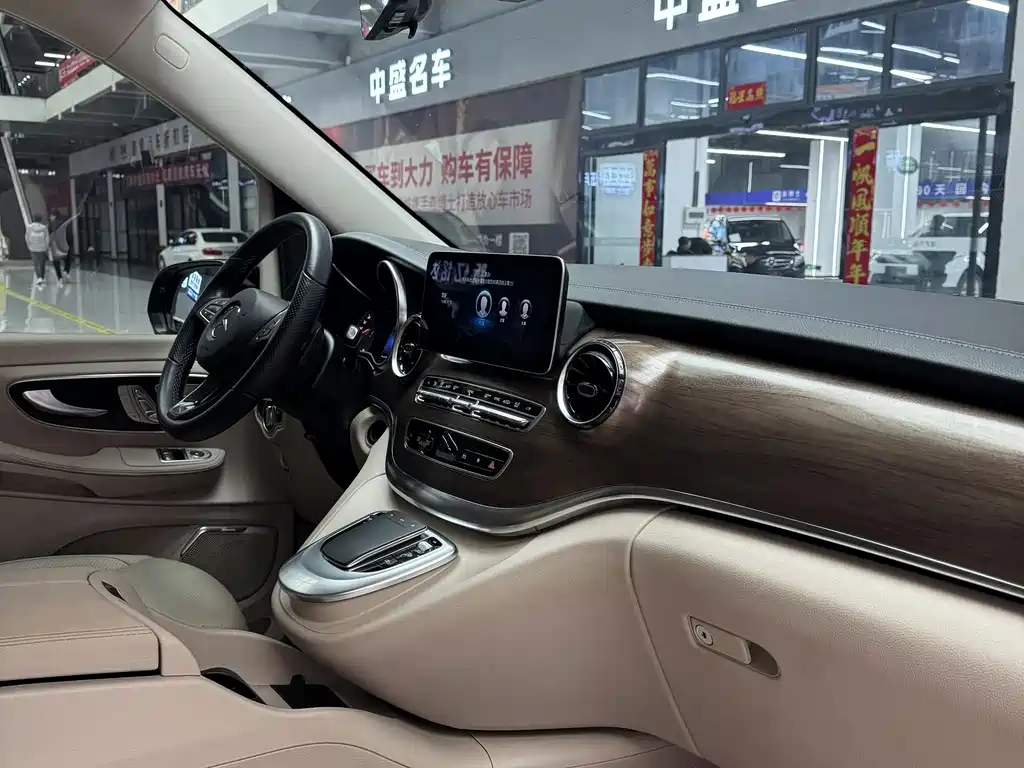 Mercedes-Benz V-Class 2022 — фото 10