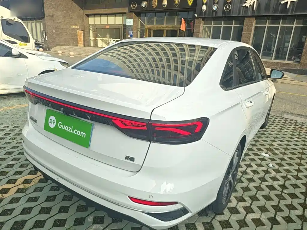 Geely Emgrand 2024