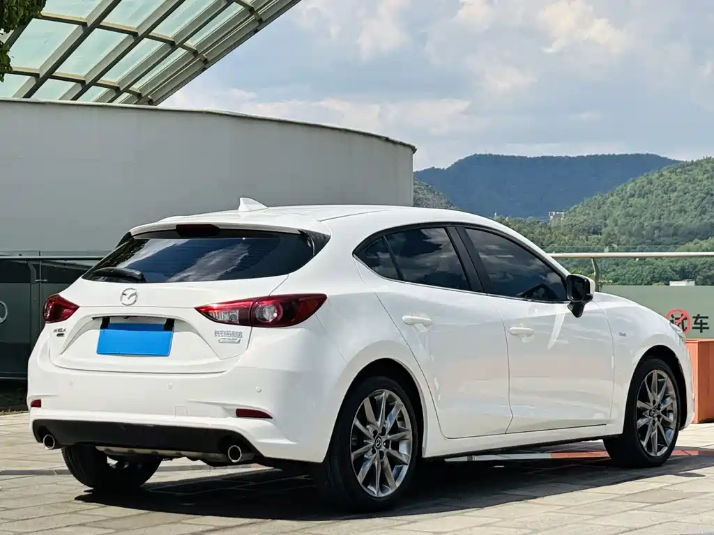 Mazda 3 Axela 2018 — фото 6