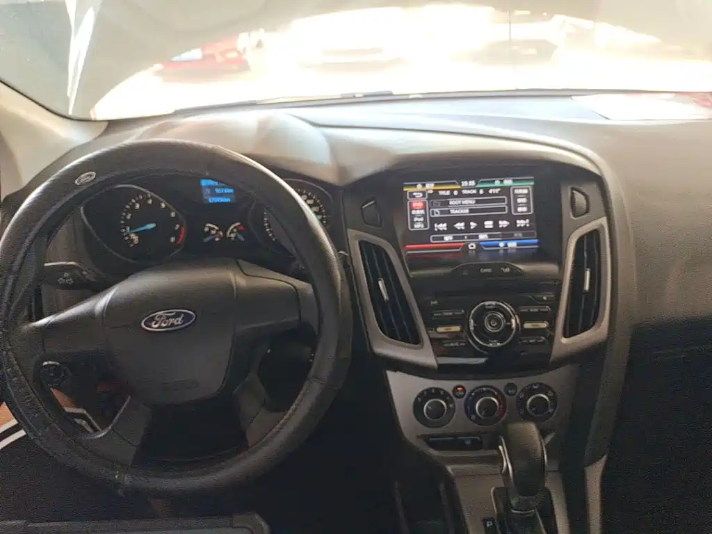 Ford Focus 2015 — фото 10