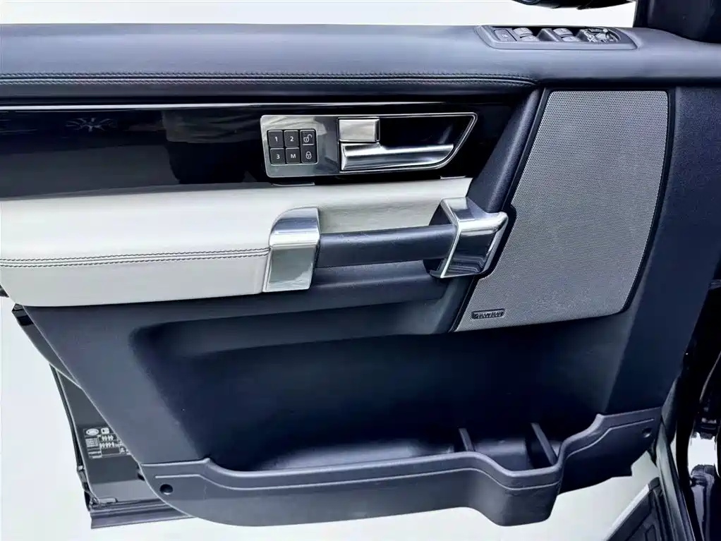 Land Rover Discovery 2014 — фото 10