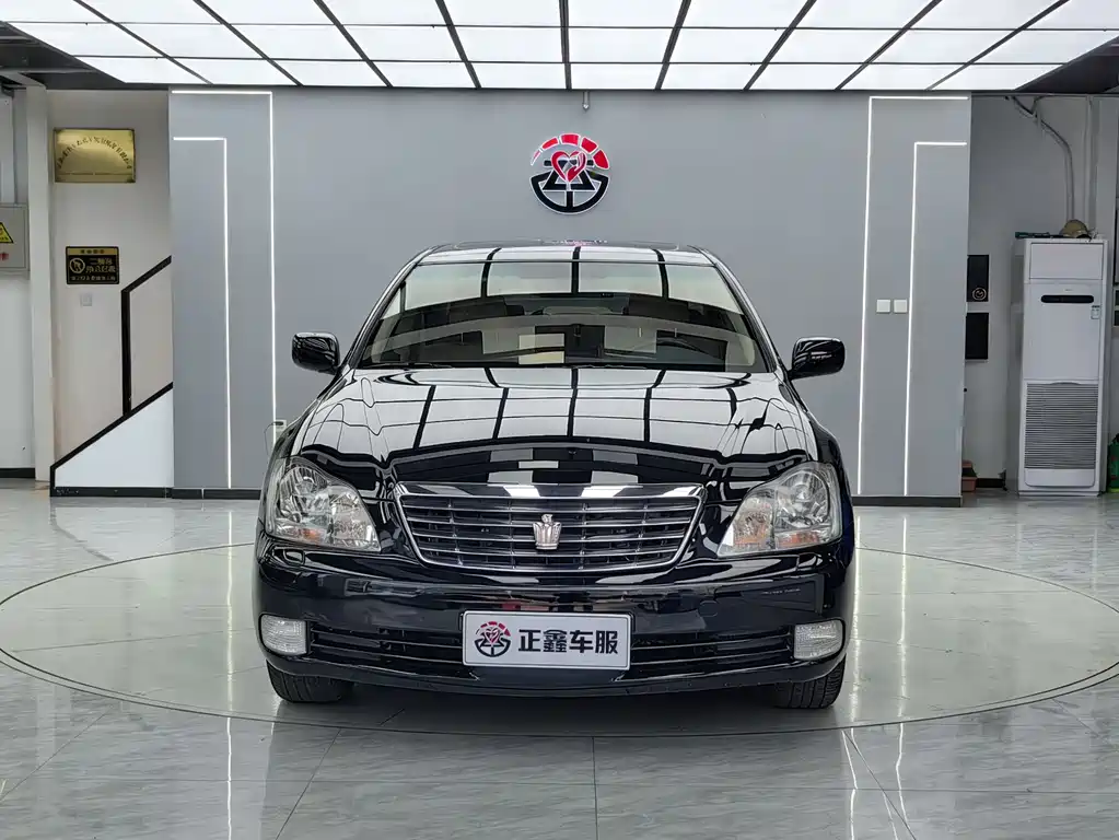 Toyota Crown 2005 — фото 2