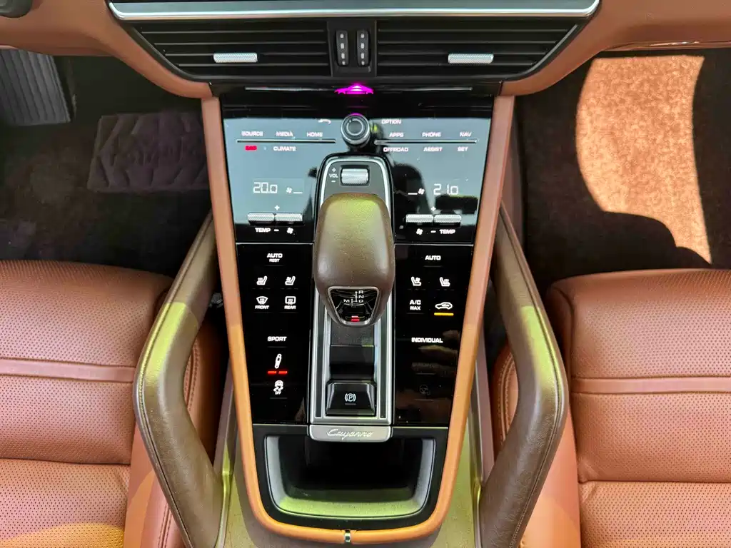 Porsche Cayenne 2018 — фото 20