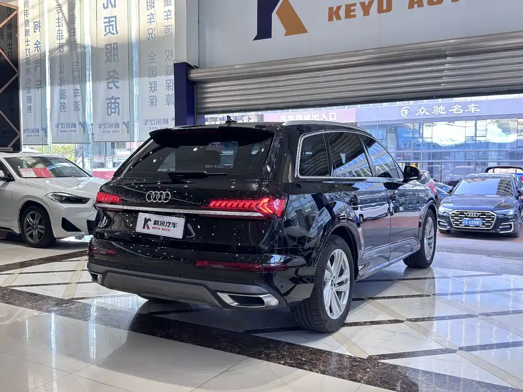 Audi Q7 2024 — фото 13