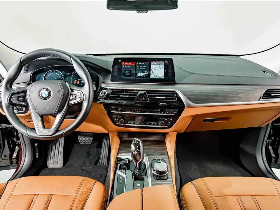 BMW 6 Series GT 2018 — фото 10