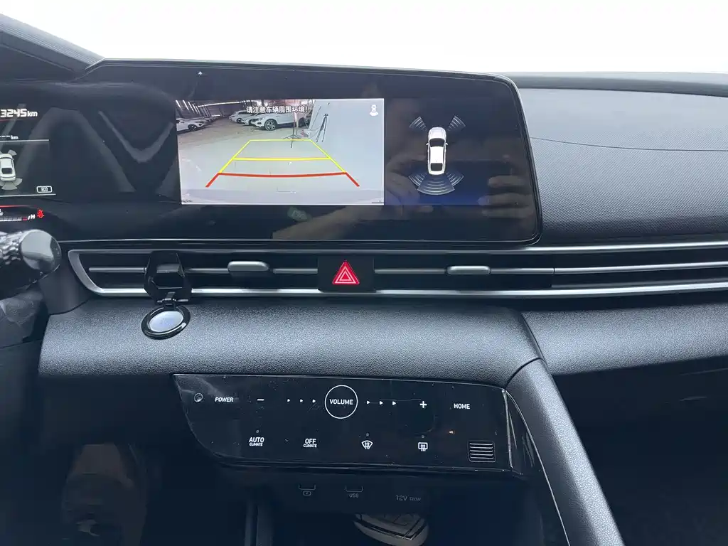 Hyundai Elantra 2022 — фото 10