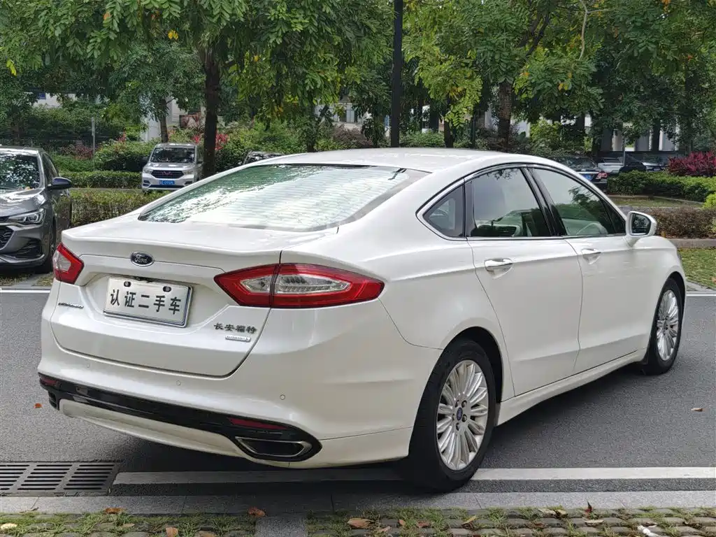 Ford Mondeo 2013 — фото 14