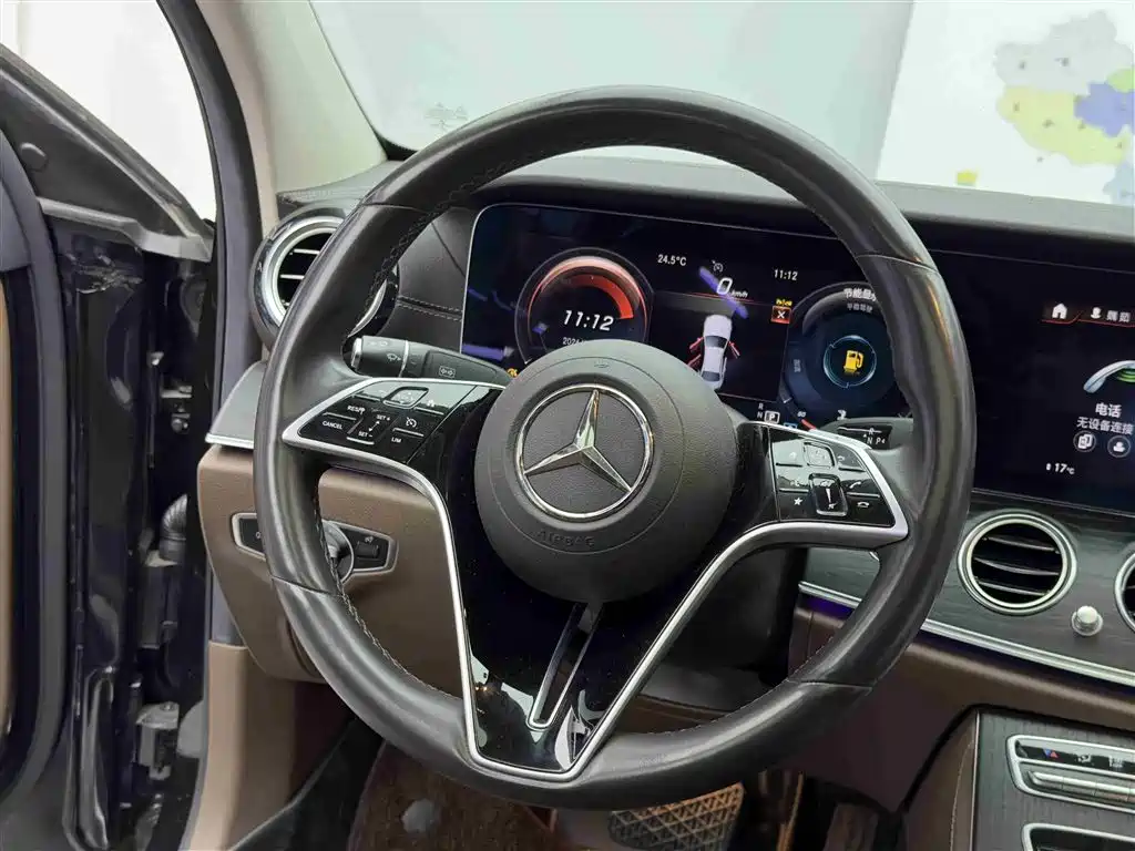 Mercedes-Benz E-Class 2023 — фото 12