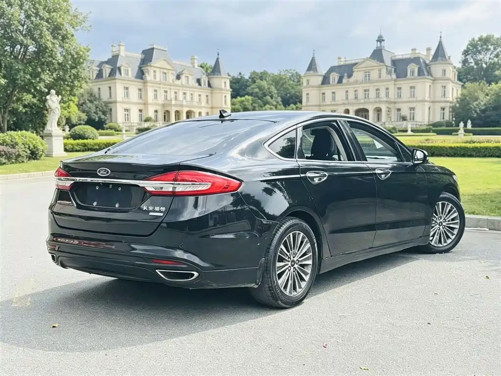 Ford Mondeo 2017 — фото 9