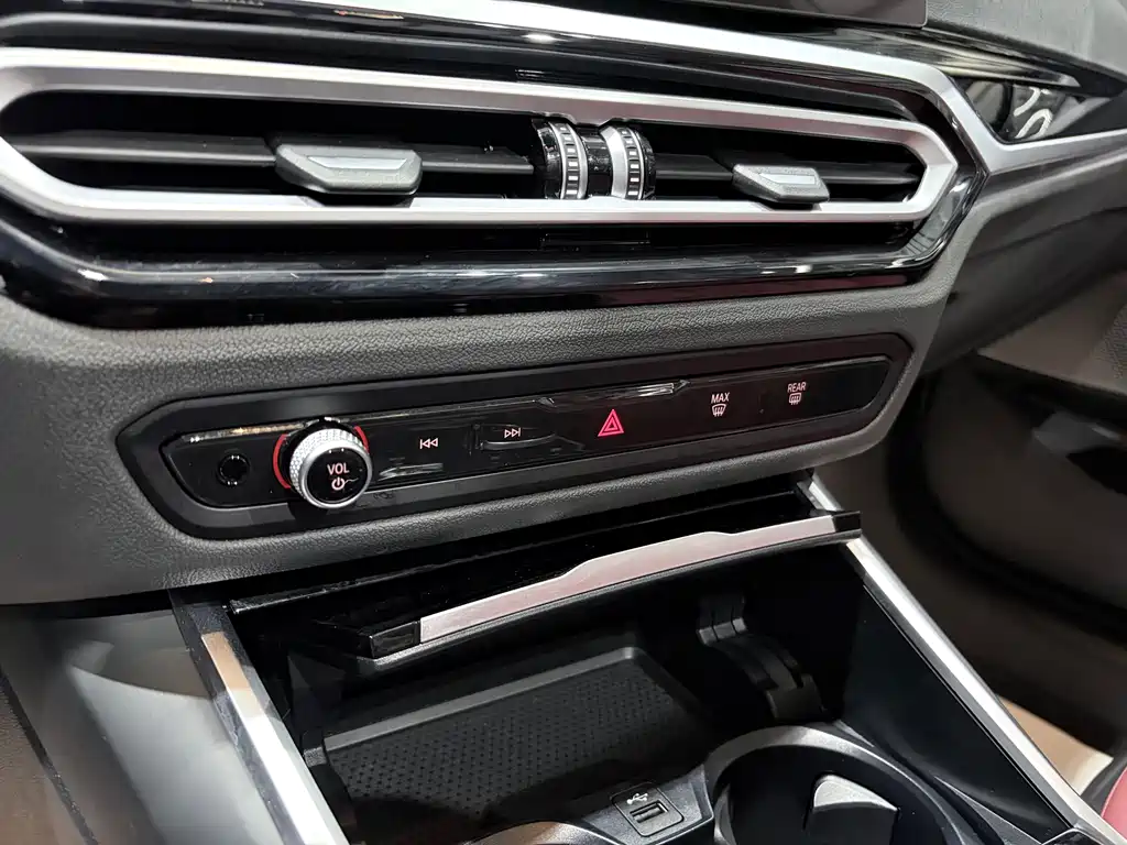 BMW 3 Series 2023 — фото 17
