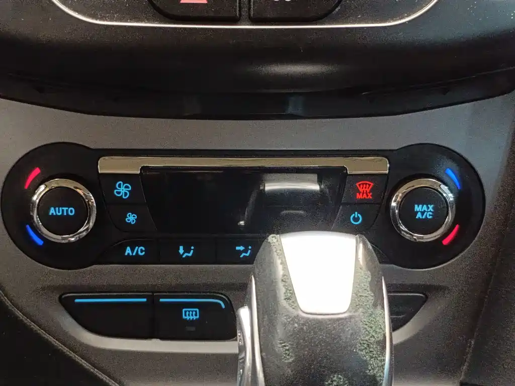 Ford Focus 2015 — фото 16