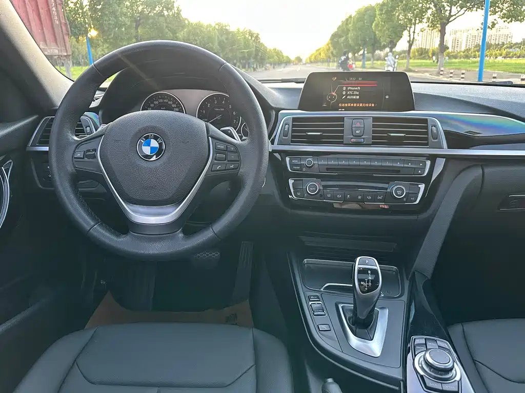 BMW 3 Series 2017 — фото 16