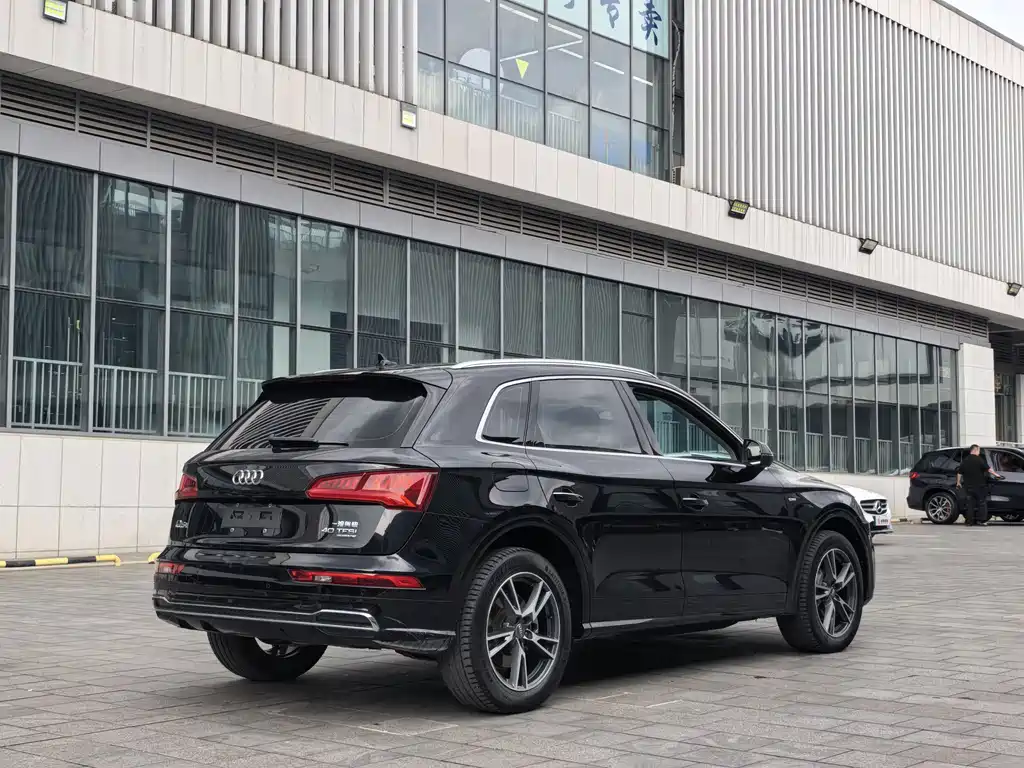 Audi Q5L 2020 — фото 20