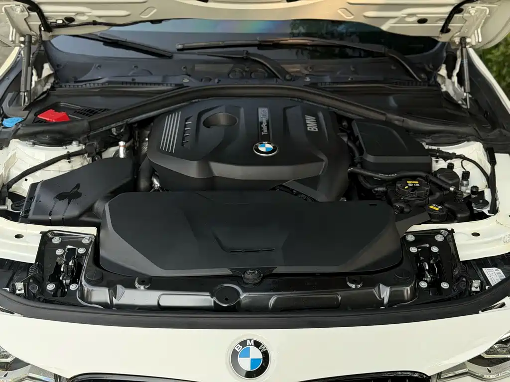 BMW 3 Series 2018 — фото 28