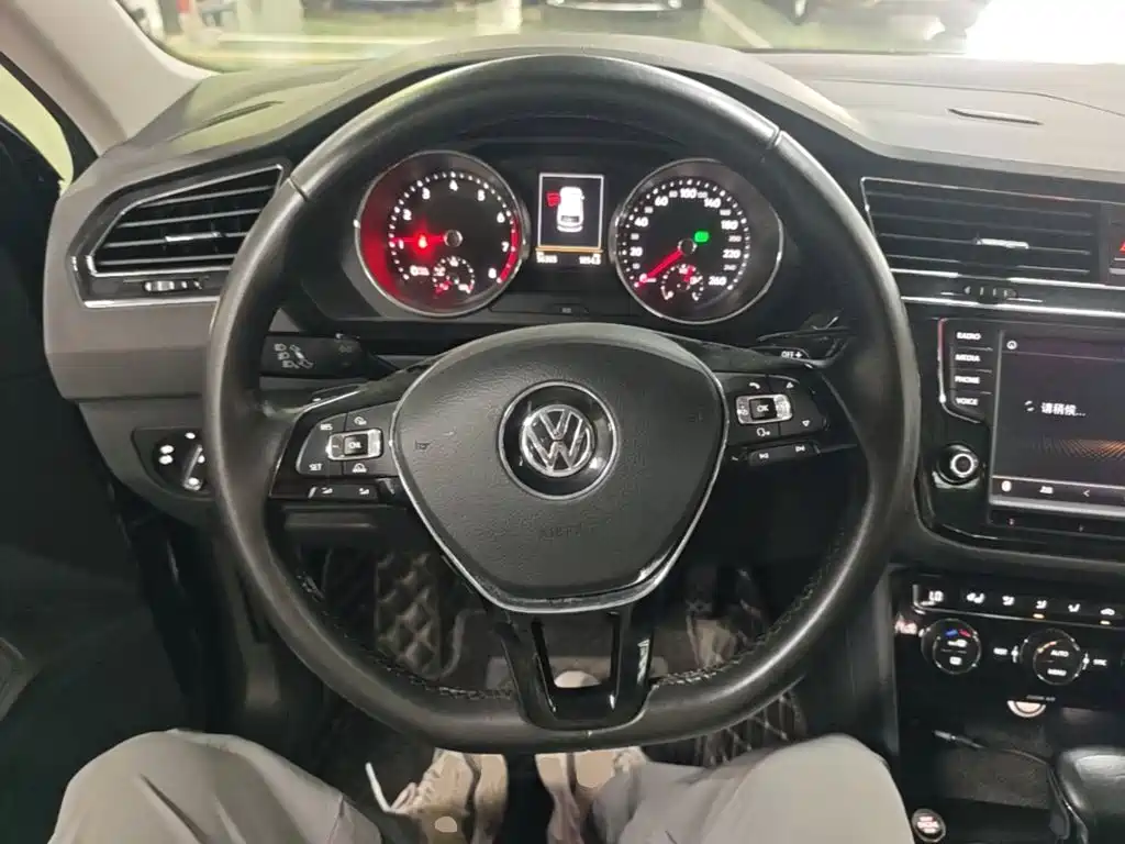 Volkswagen Tiguan L 2018 — фото 11
