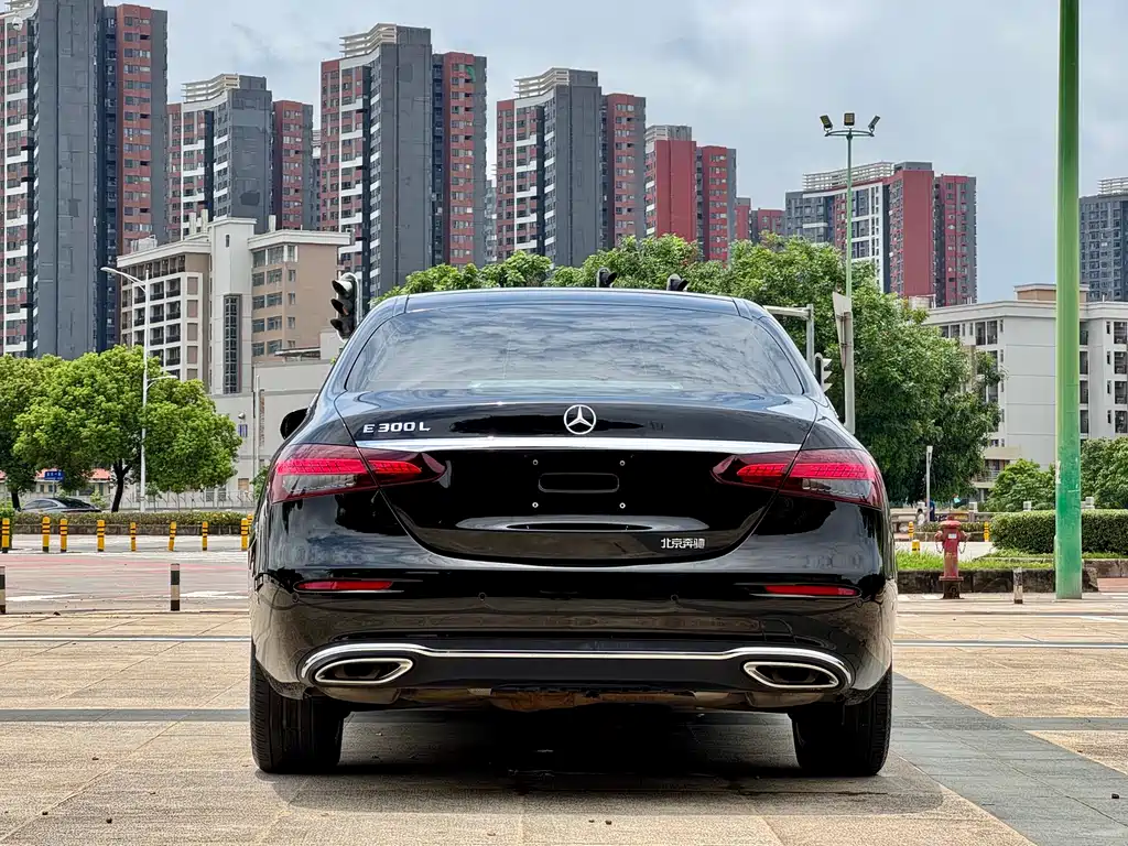 Mercedes-Benz E-Class 2023 — фото 15