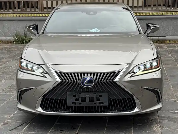 Lexus ES 2020