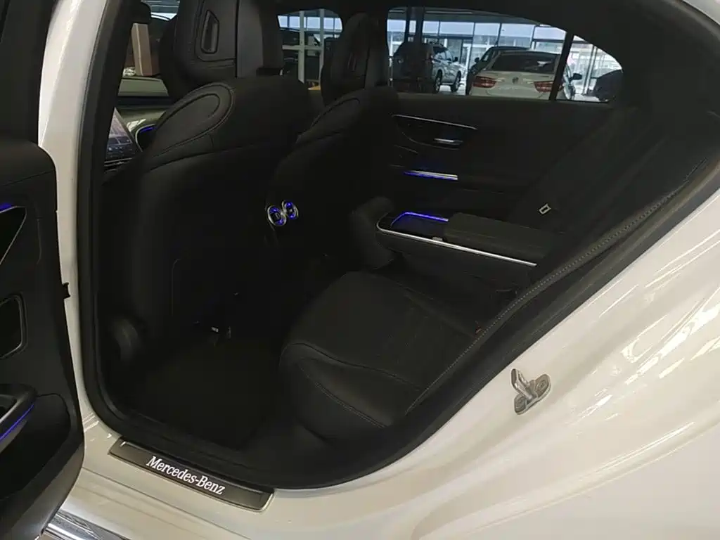 Mercedes-Benz C-Class 2025 — фото 17