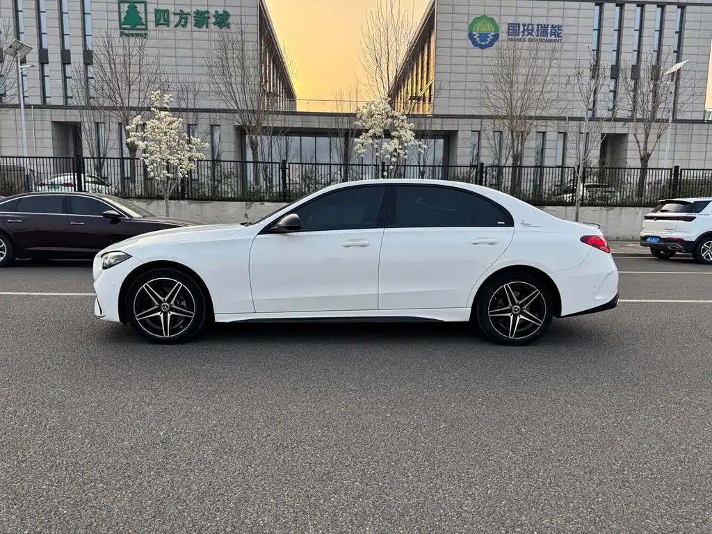 Mercedes-Benz C-Class 2023 — фото 4