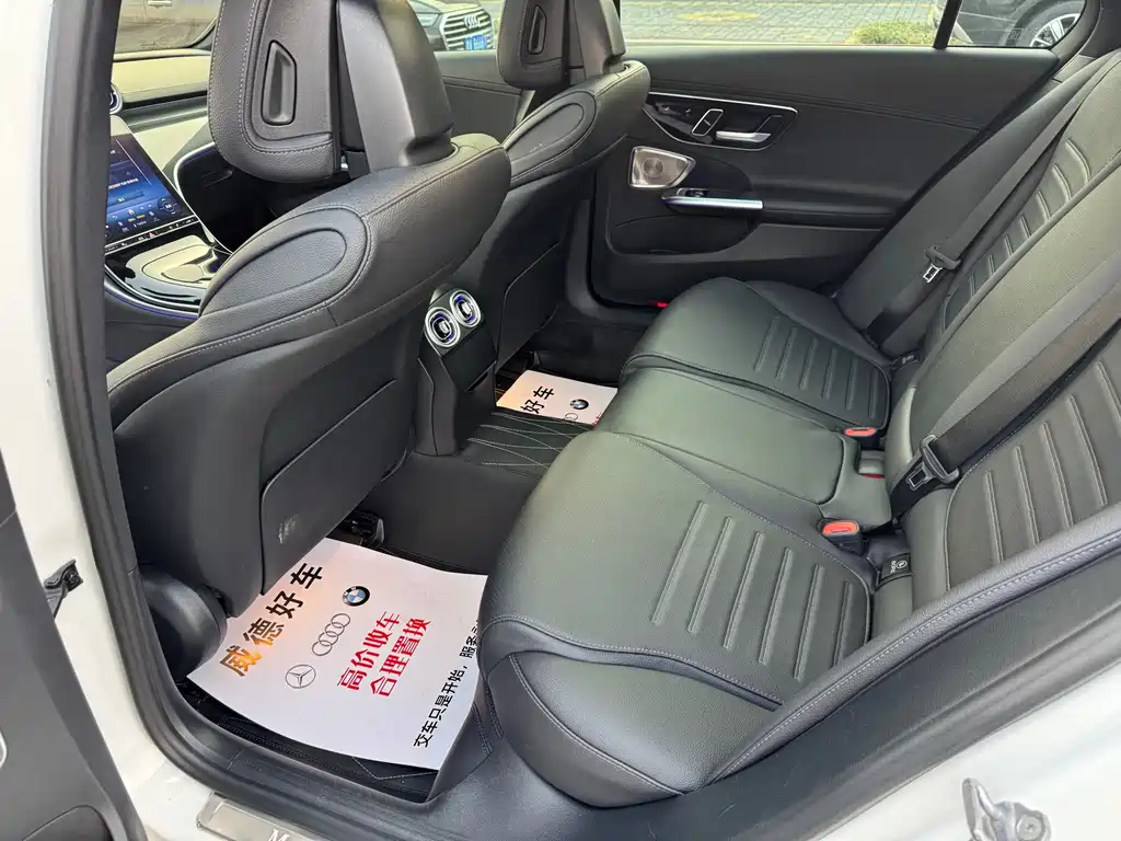 Mercedes-Benz C-Class 2023 — фото 11