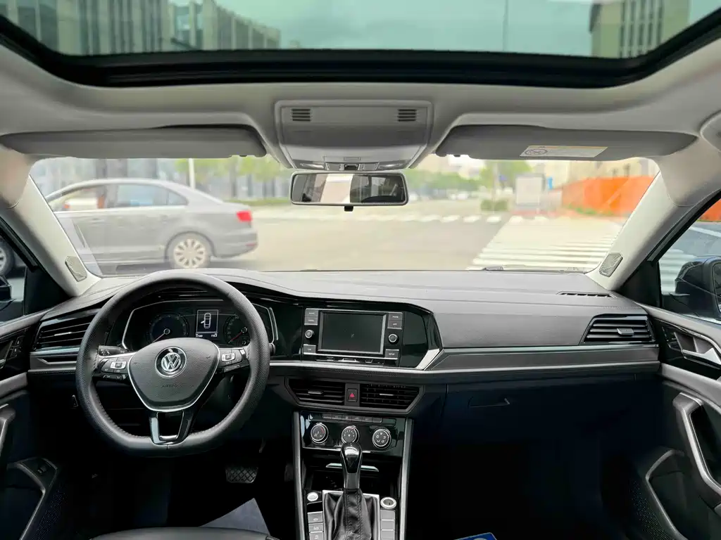Volkswagen Sagitar 2019