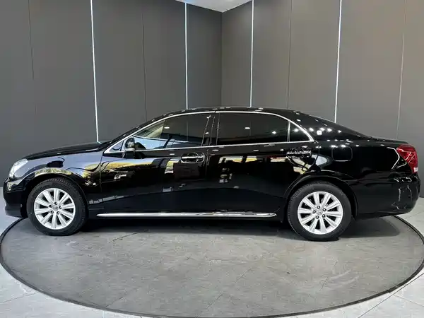 Toyota Crown 2010