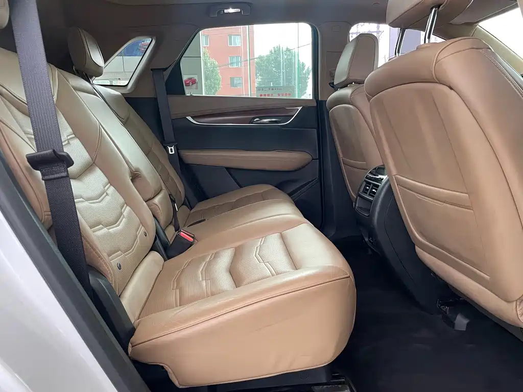 Cadillac XT5 2017 — фото 14